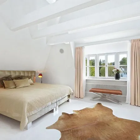 Apartment House With Private Pool And Garden